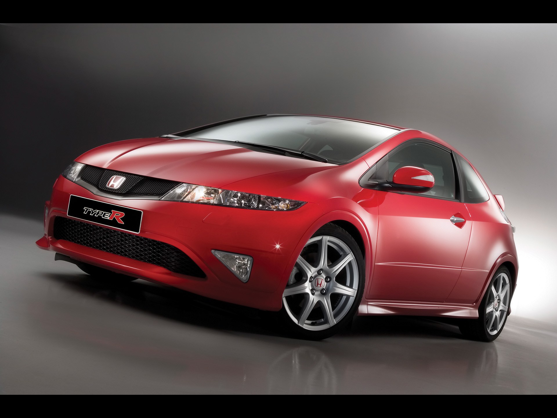 2007-Honda-Civic-Type-R-Front-And-Side-Tilt-1920x1440