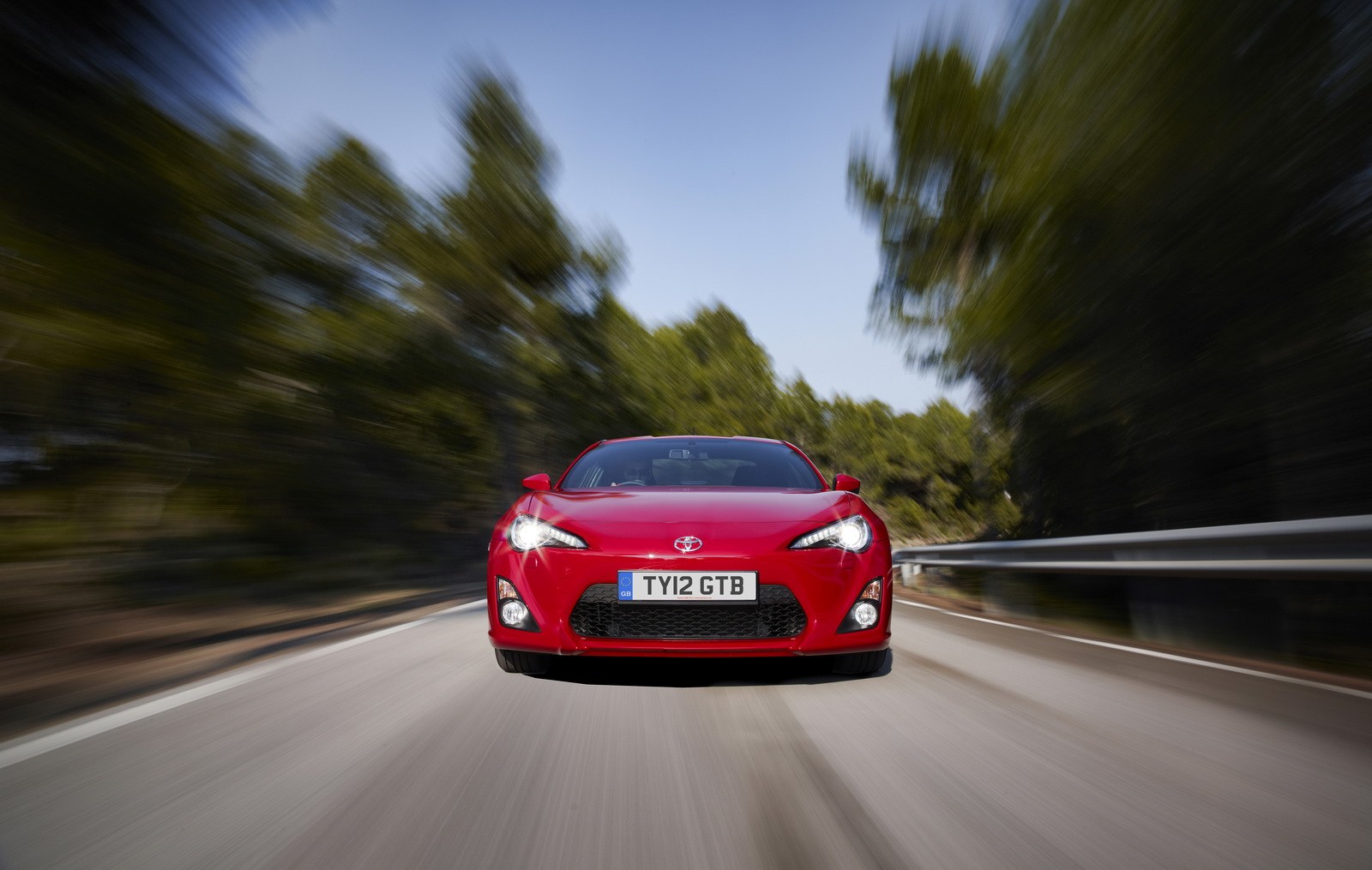 2012_Toyota-GT86_01