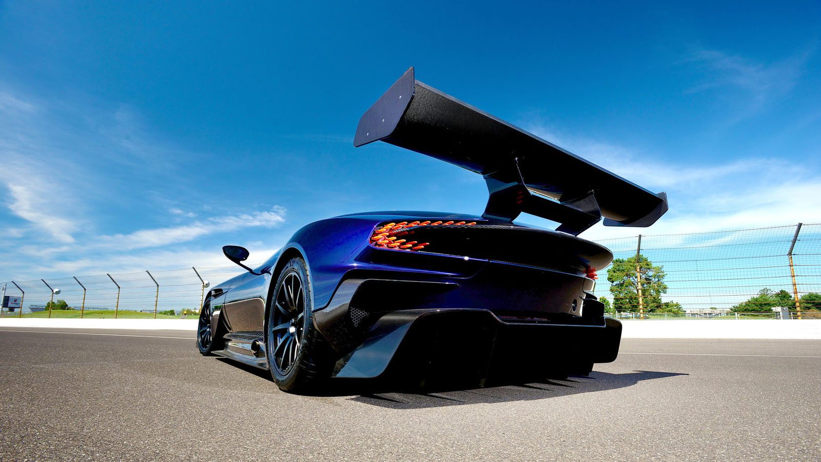 aston-martin-vulcan-mecum-04
