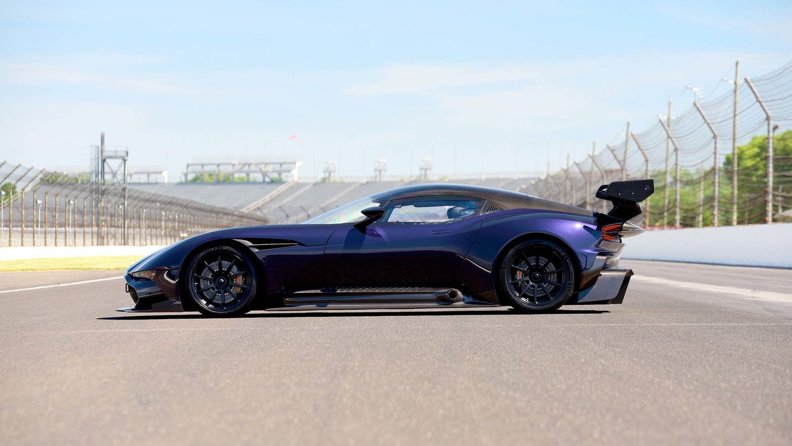 aston-martin-vulcan-mecum-12